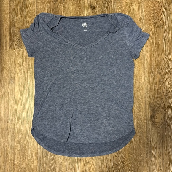 so short sleeve v neck t shirt with neckline cutouts - Picture 1 of 5